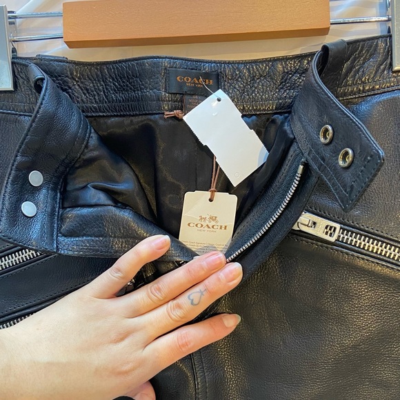 COACH: Edgy black leather skirt - Picture 3 of 5